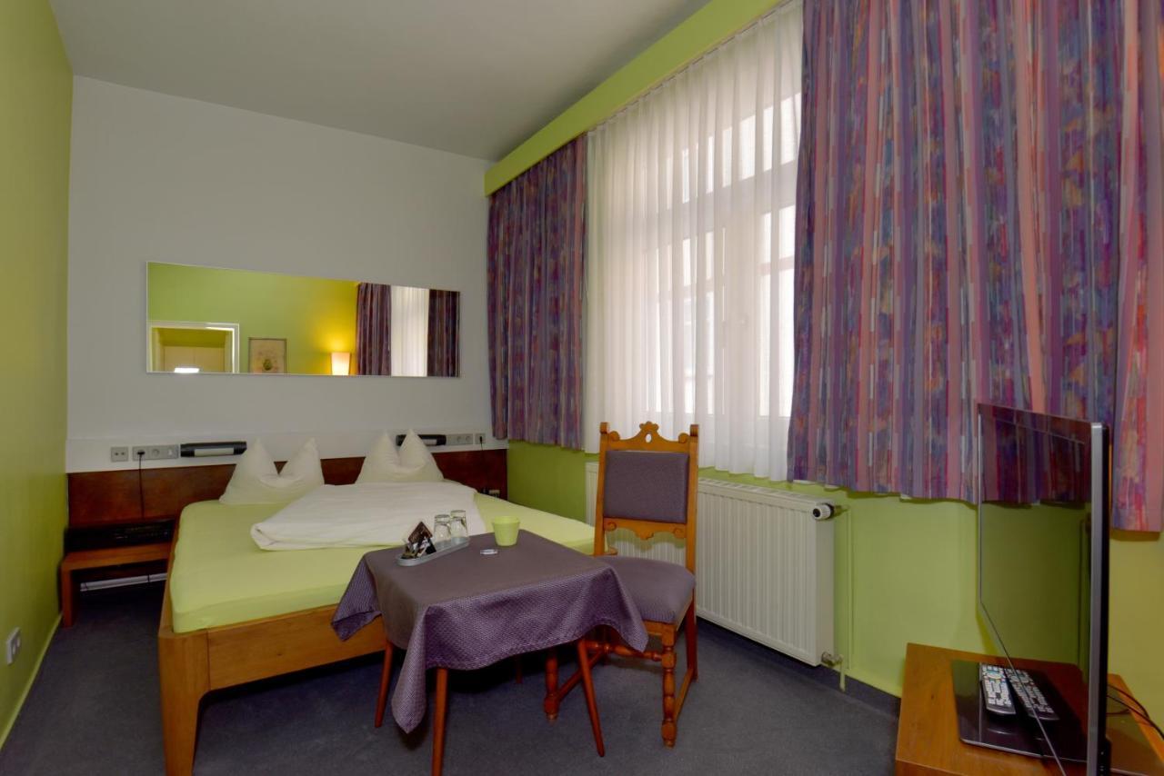 Hotel Goldene Sonne อาร์นชตัดท์ ภายนอก รูปภาพ